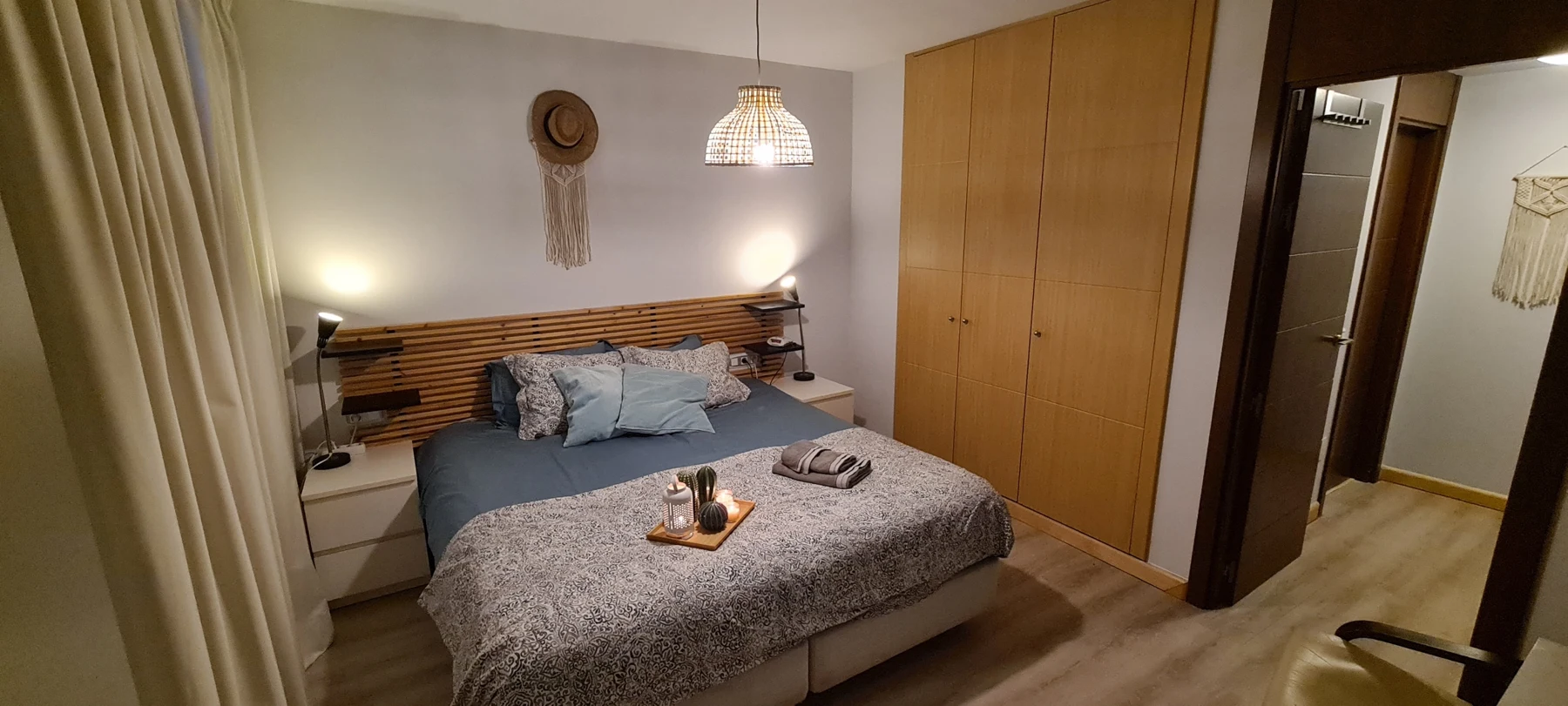 De eerste slaapkamer